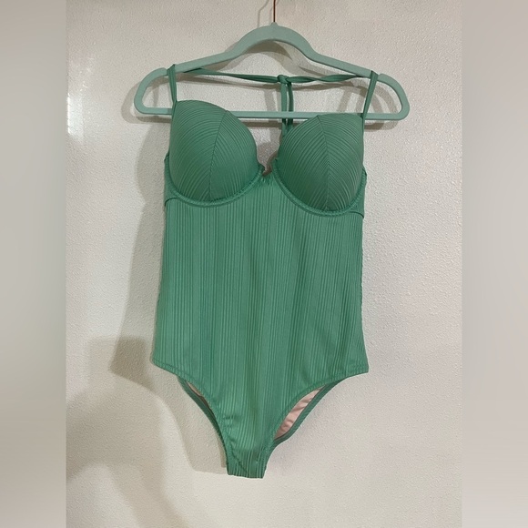 Shade shore, one piece, bathing suit size 36D NWOT - Picture 1 of 6